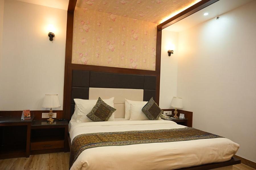 Square Inn Hotel,Varanasi Ngoại thất bức ảnh