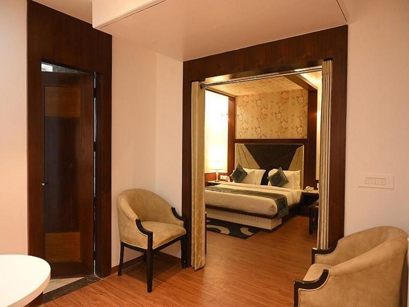 Square Inn Hotel,Varanasi Ngoại thất bức ảnh
