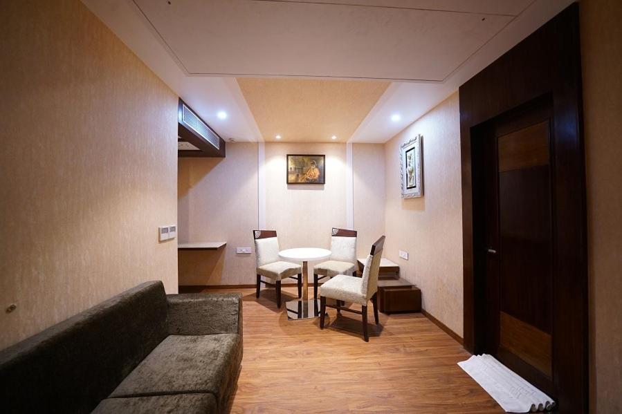 Square Inn Hotel,Varanasi Ngoại thất bức ảnh