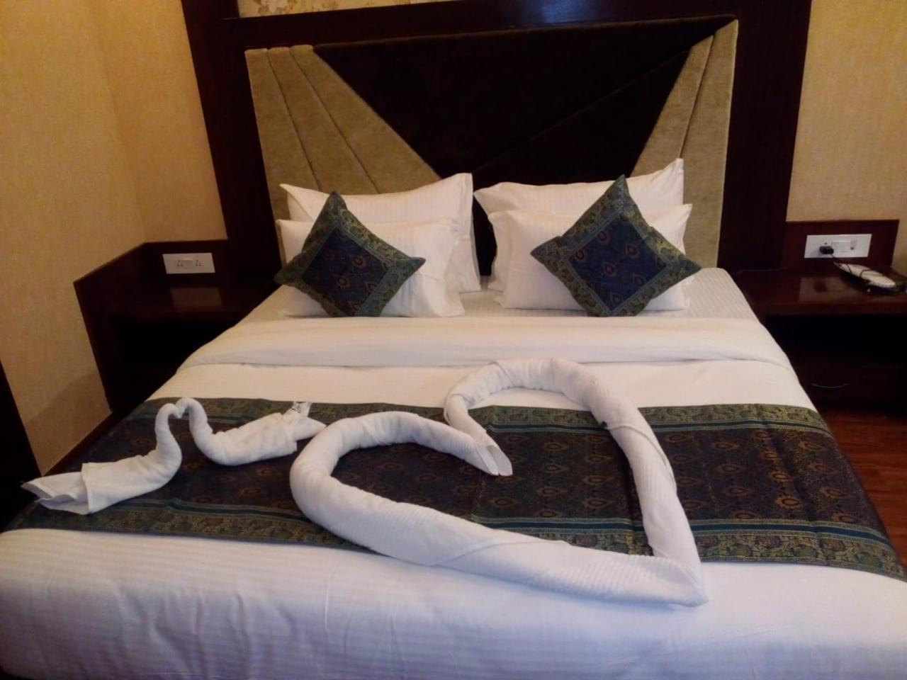 Square Inn Hotel,Varanasi Ngoại thất bức ảnh