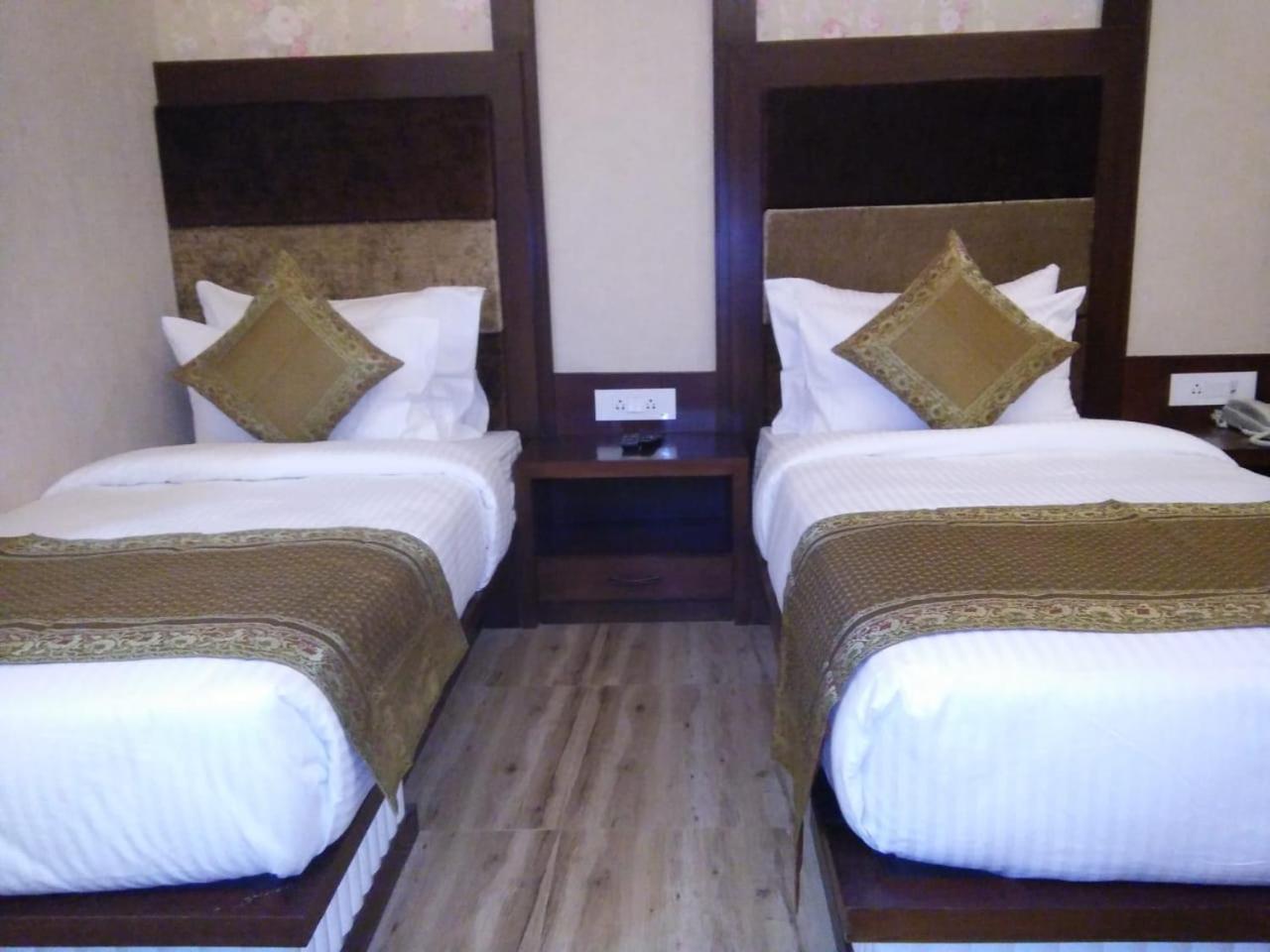 Square Inn Hotel,Varanasi Ngoại thất bức ảnh