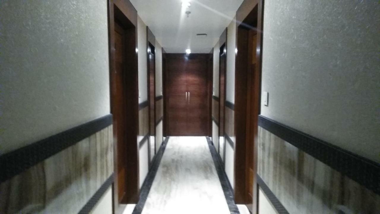 Square Inn Hotel,Varanasi Ngoại thất bức ảnh