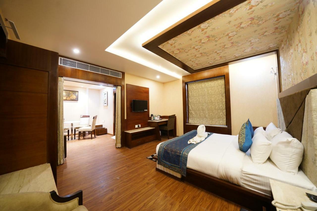 Square Inn Hotel,Varanasi Ngoại thất bức ảnh
